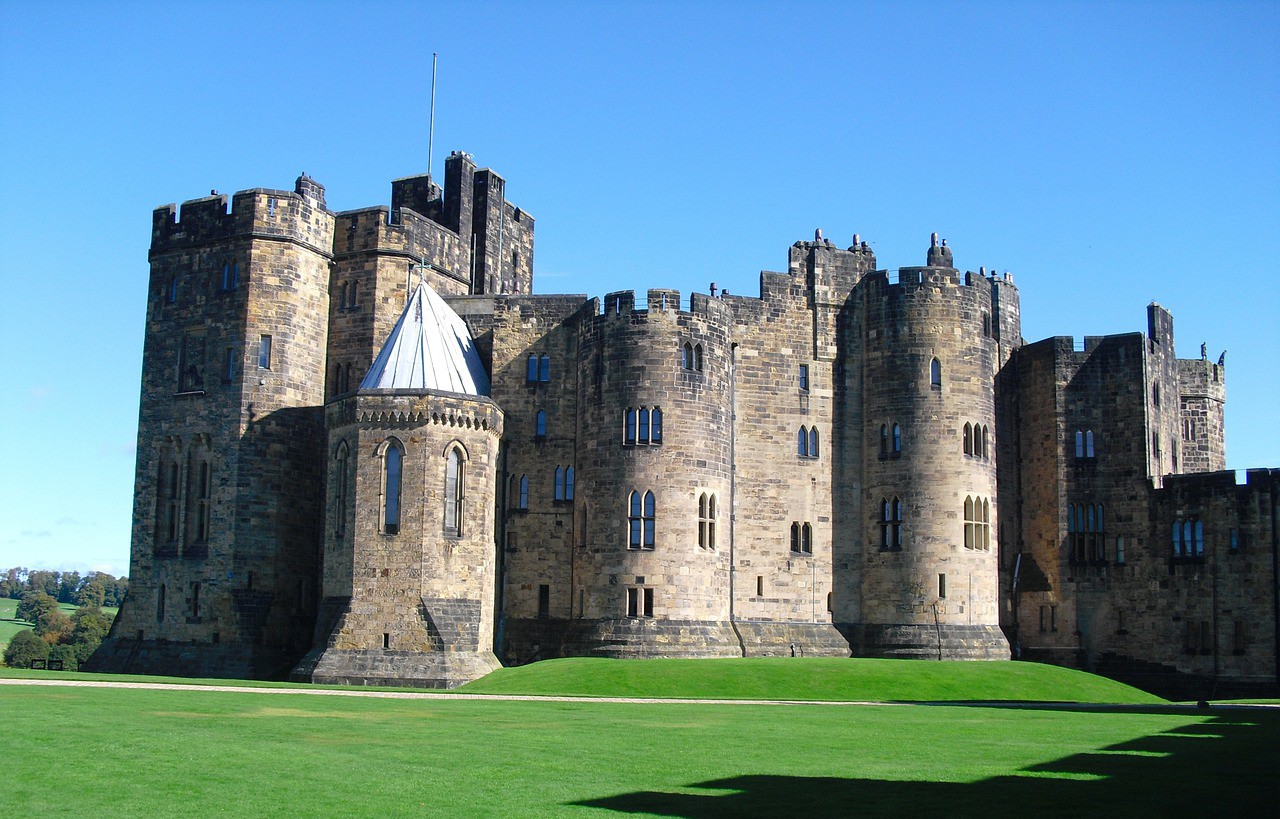 alnwick-castle-92607_1280