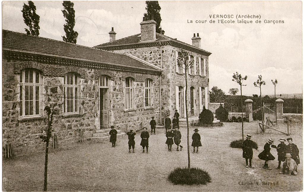 Cour de l'école publique